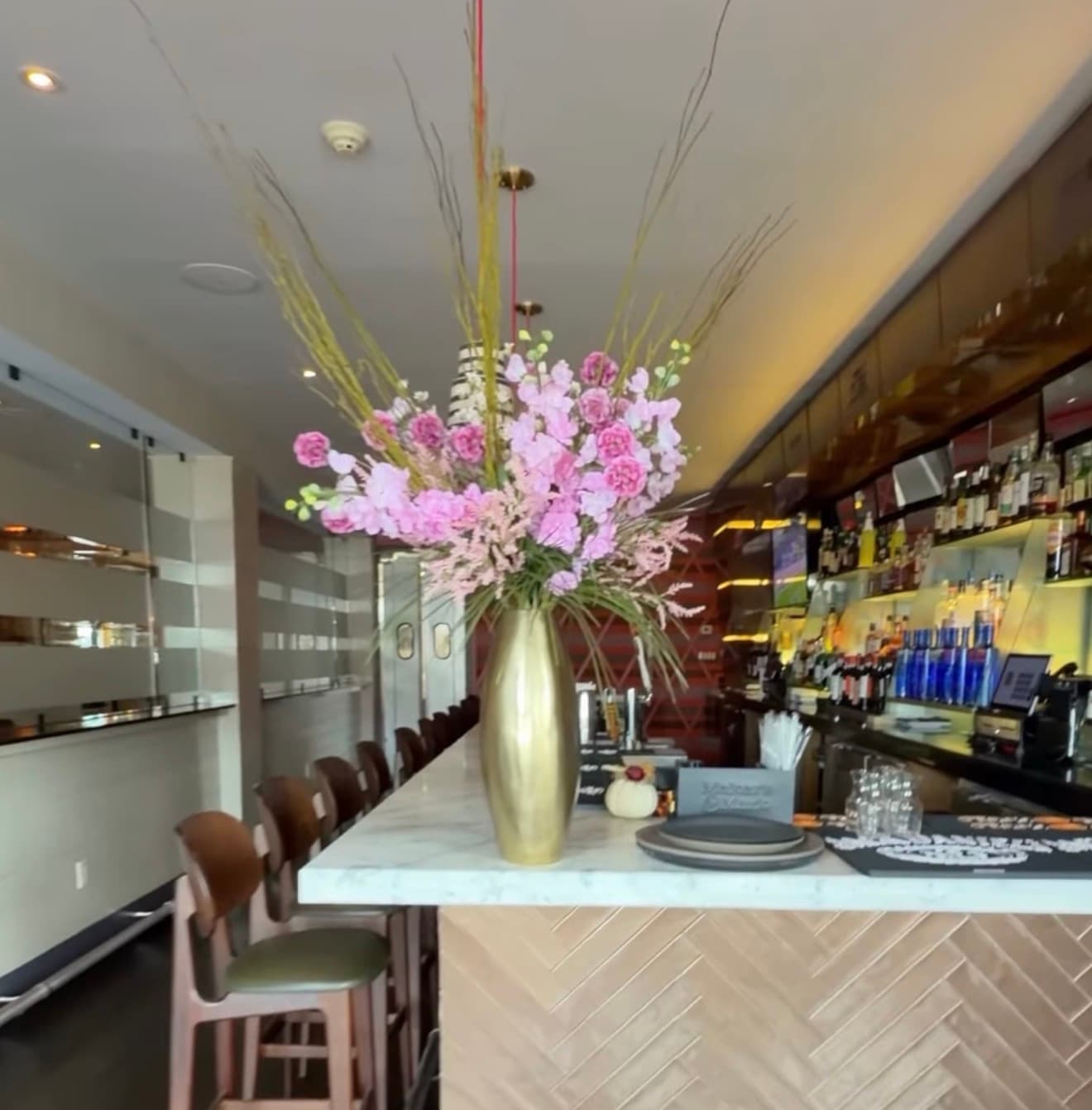 Quattro Pazzi marble bar